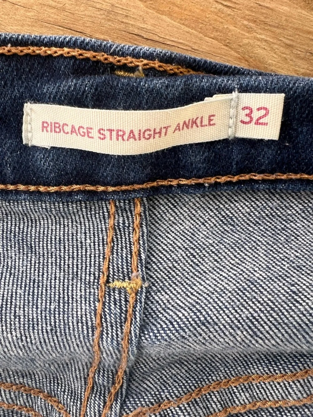 Levi’s Ribcage Straight Ankle Jeans